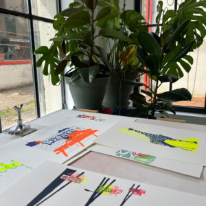 Photo de l'atelier sérigraphie à la Friche avec les étudiants de BUT2 MMI.