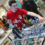 démonstration technique par un étudiant GEII